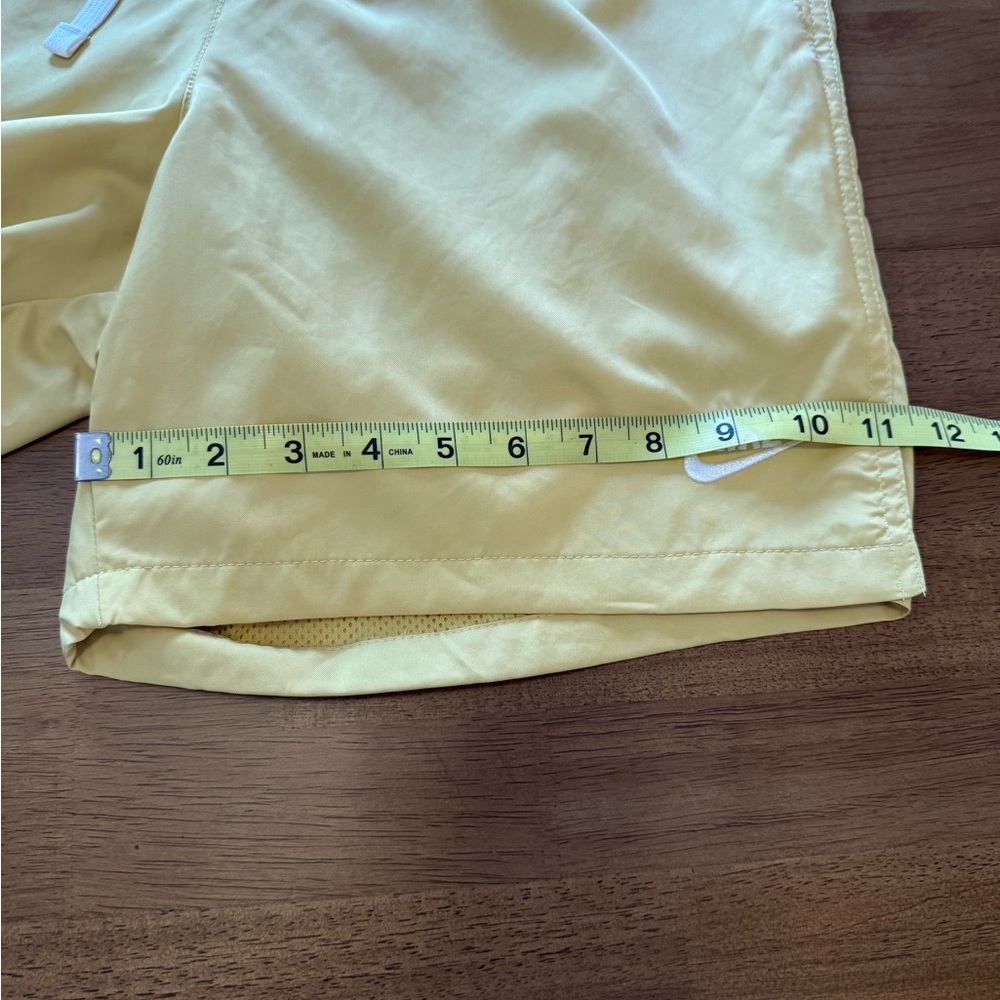 Nike Men’s Yellow Swim Trunks Board Shorts Standard Fit Mid Thigh NEW NWT Small - Picture 14 of 15
